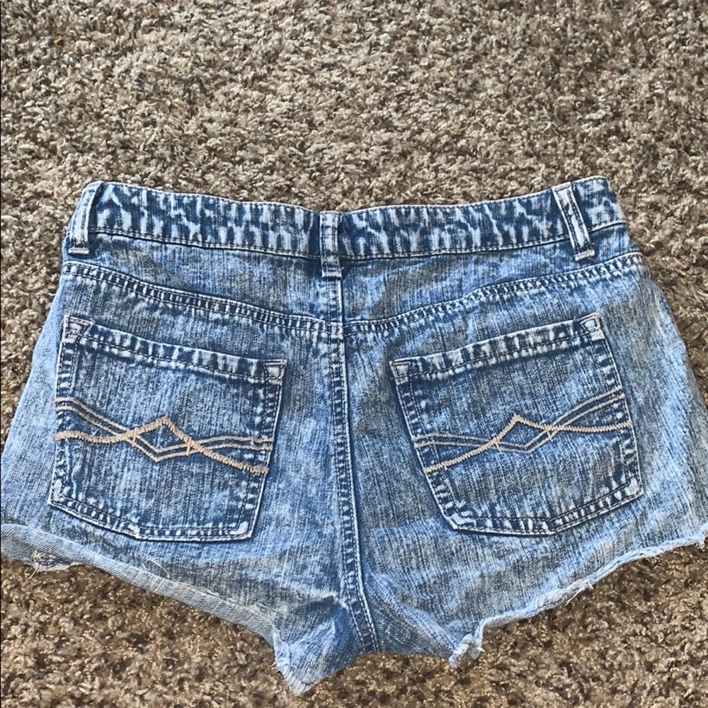 Distressed Jean shorts - Picture 10 of 10